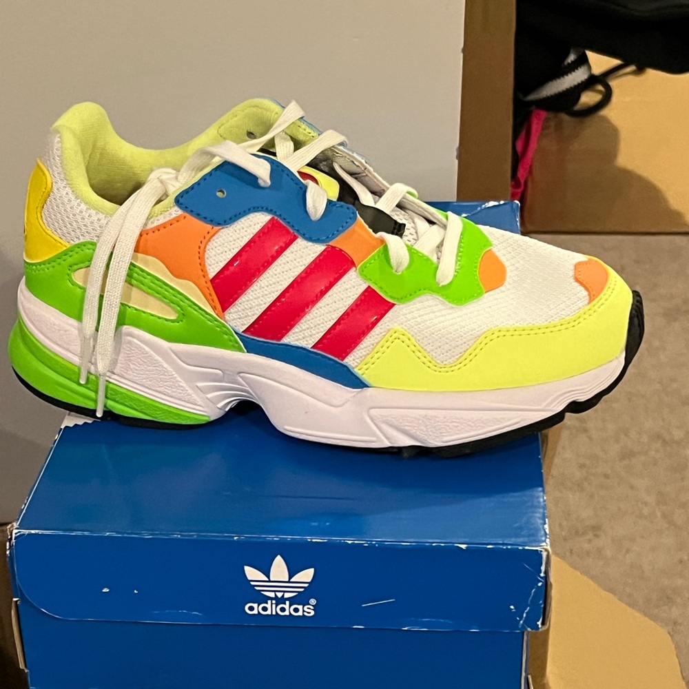 Brand new inbox! Adidas originals YUNG 96 size 5 grade school